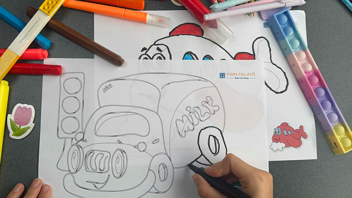 Zestaw 9 Kolorowanek - Autka linia ciągła 4