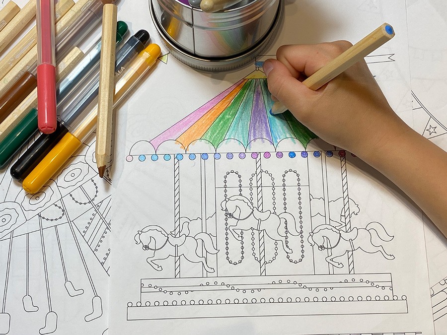 9 Unikalnych kolorowanek „Wesołe miasteczko” Karty Pracy Kolorowanki dydaktyczny