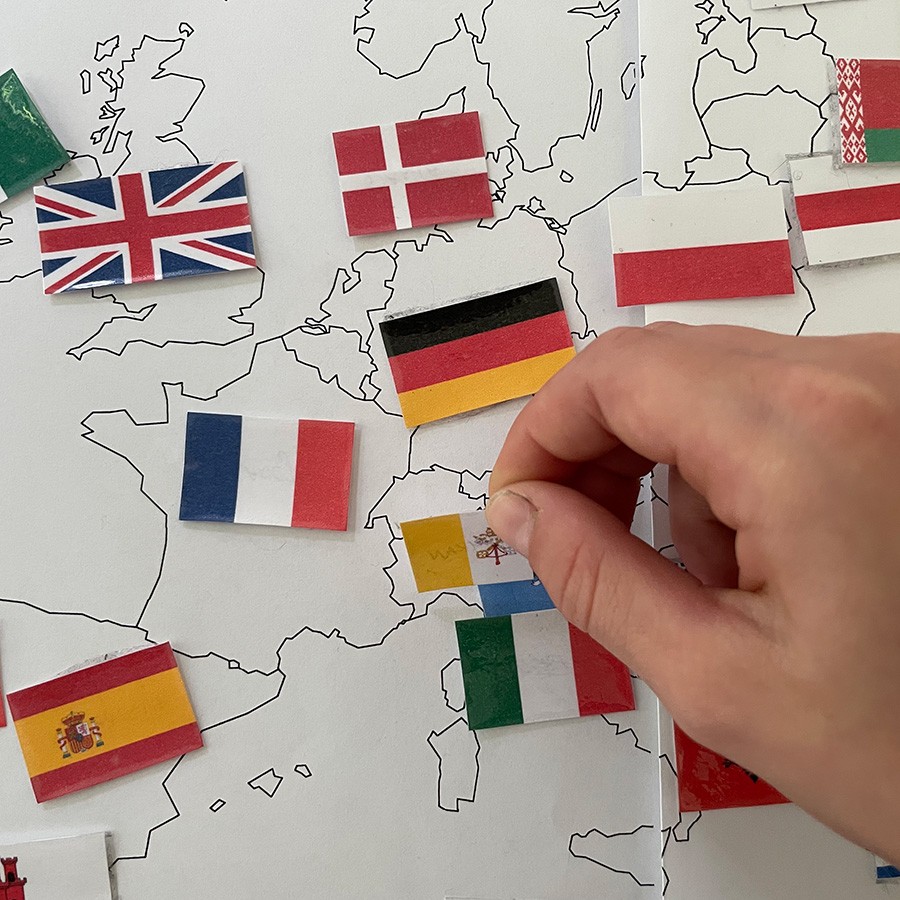 18 Kart Pracy - Flagi, państwa i stolice Europy - Palcem po mapie cz. I 14-Kart-Pracy-Flagi-panstwa-i-stolice-Europy-6