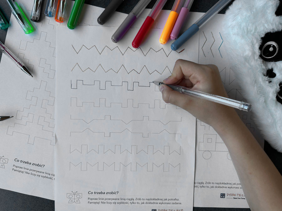 14 Kart Pracy "Mała motoryka" szlaczki-z-motylkiem