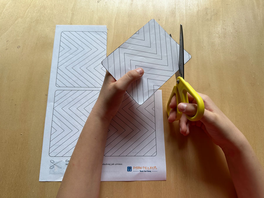 10 Kart na ćwiczenie małej motoryki — idealne na wzmocnienie mięśni rąk i polepszenia koordynacji. wycinanki-po-szlaku