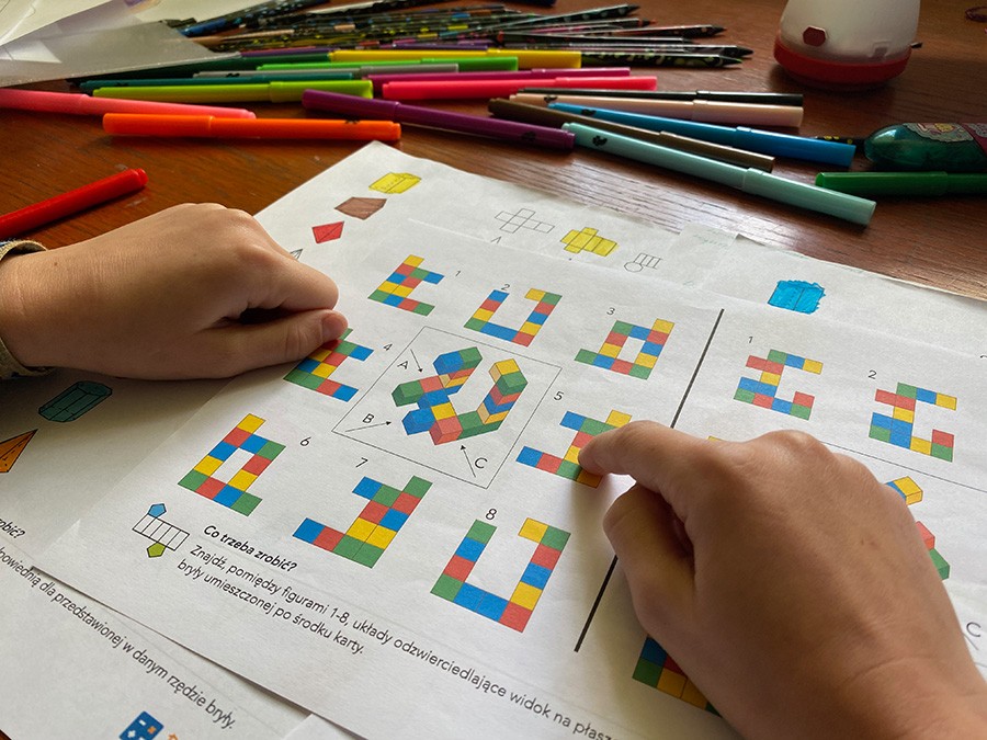 24 Karty Pracy "Bryły - graniastosłupy i ostrosłupy" + domino karty-pracy-matematyka-bryly-10