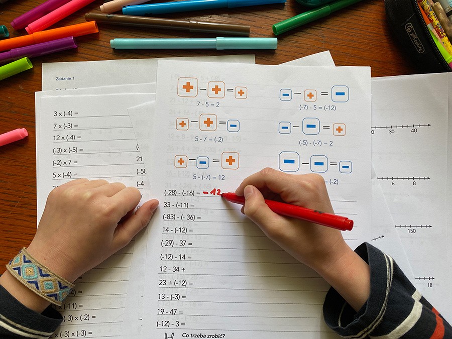 12 Kart Pracy – „Liczby ujemne i przeciwne” + gra planszowa Karty Pracy Matematyka Liczby Ujemne dydaktyczny