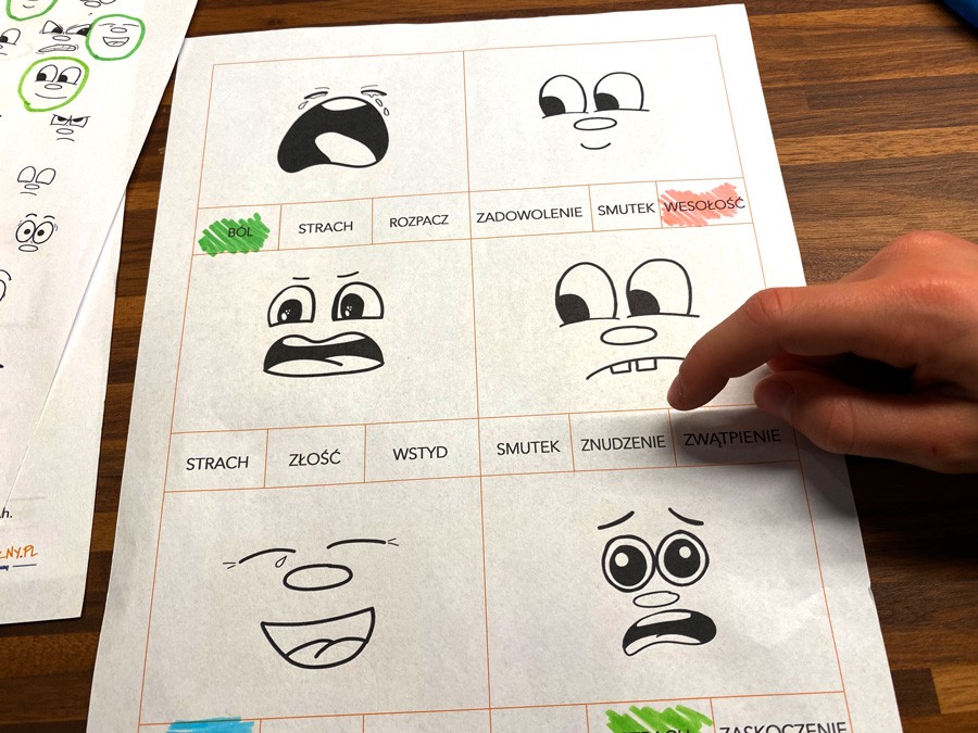 14 Kart Pracy - Uczucia i emocje - książeczka do sklejenia 14-kart-pracy-uczucia-i-emocje-ksiazeczka-do-sklejenia-dydaktyczny.pl-1