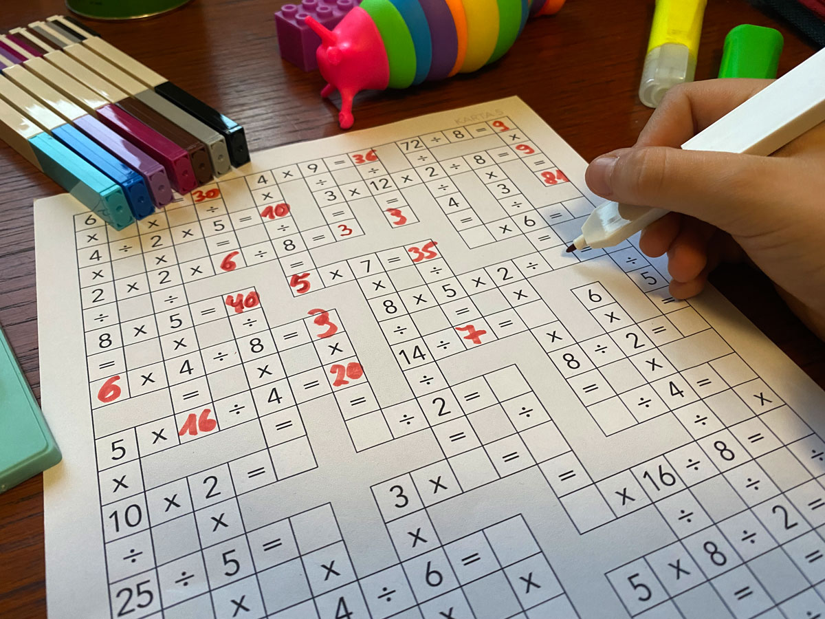 18 Kart Pracy - Ogromny zestaw krzyżówek i diagramów - mnożenie i dzielenie do 100 [plus karty odpowiedzi] 18-kart-pracy-ogromny-zestaw-krzyzowek-i-diagramow-mnozenie-i-dzielenie-do-100-plus-karty-odpowiedzi-dydaktyczny.pl-19