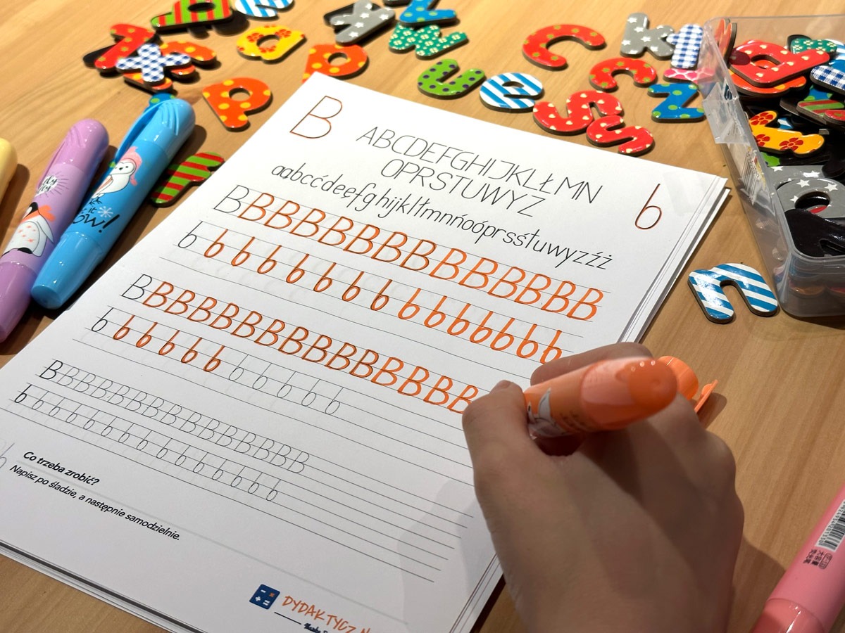 30 Kart Pracy - Kaligrafia - proste pismo bez łączenia ---Kart-Pracy-Kaligrafia