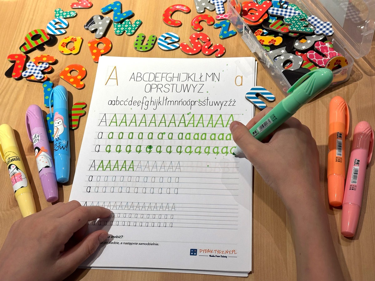 30 Kart Pracy - Kaligrafia - proste pismo bez łączenia ---Kart-Pracy-Kaligrafia