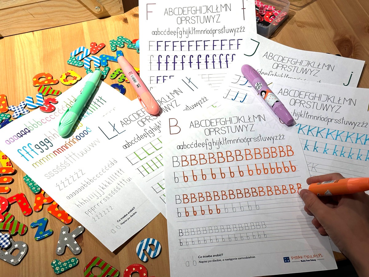 30 Kart Pracy - Kaligrafia - proste pismo bez łączenia ---Kart-Pracy-Kaligrafia