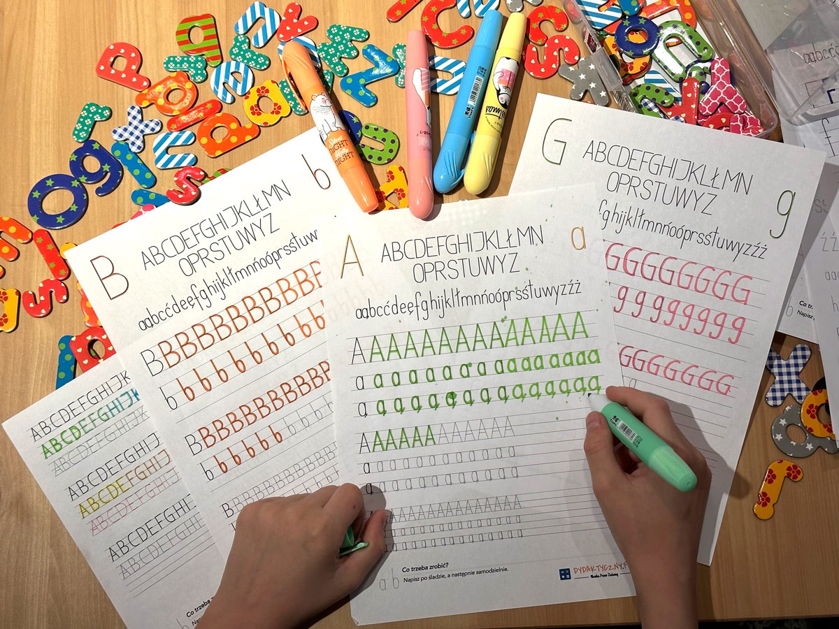 30 Kart Pracy - Kaligrafia - proste pismo bez łączenia ---Kart-Pracy-Kaligrafia