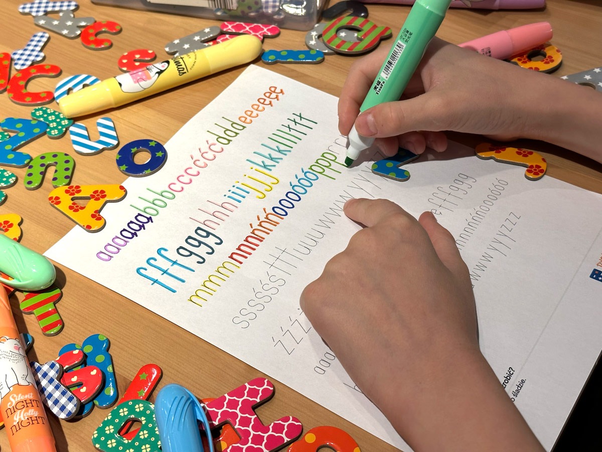 30 Kart Pracy - Kaligrafia - proste pismo bez łączenia ---Kart-Pracy-Kaligrafia