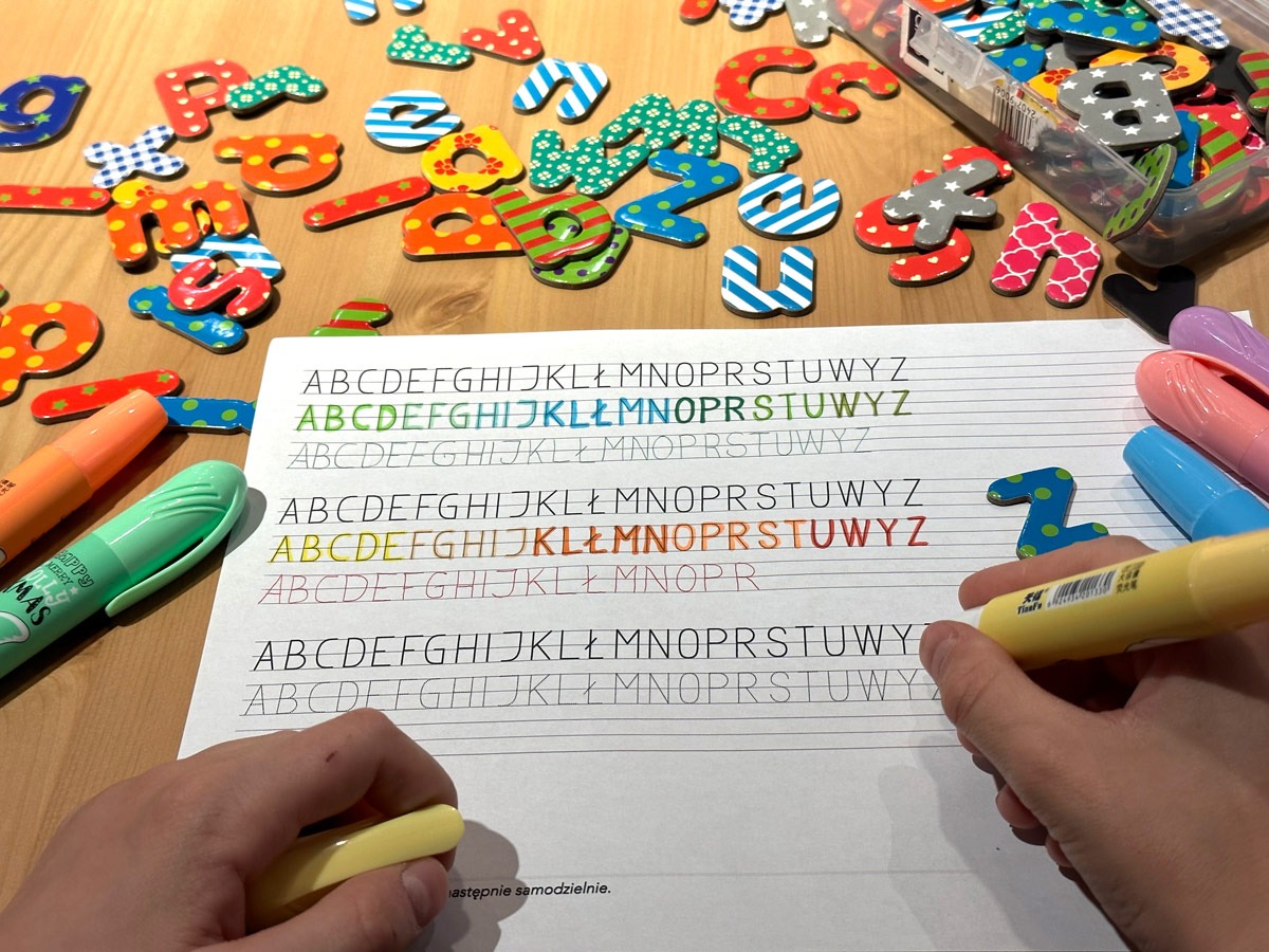 30 Kart Pracy - Kaligrafia - proste pismo bez łączenia ---Kart-Pracy-Kaligrafia