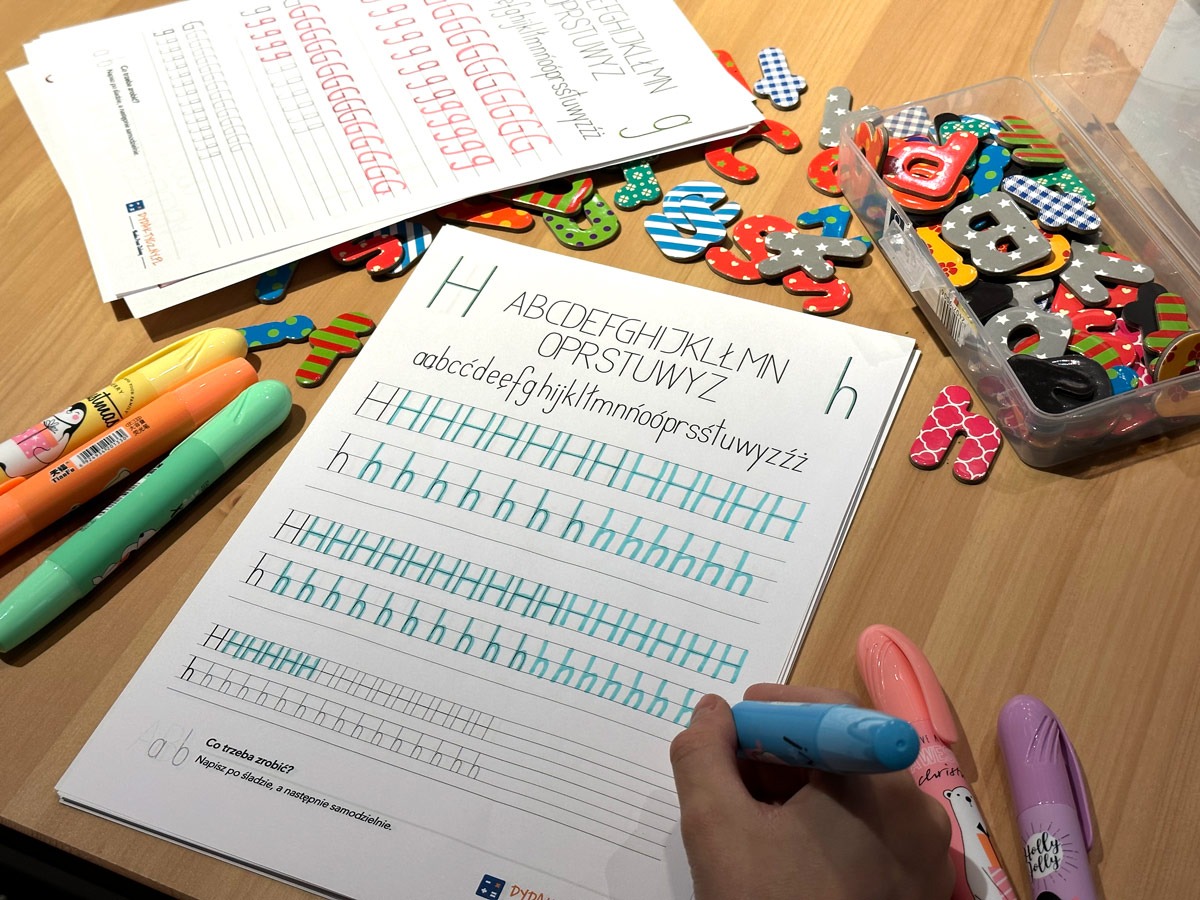 30 Kart Pracy - Kaligrafia - proste pismo bez łączenia ---Kart-Pracy-Kaligrafia