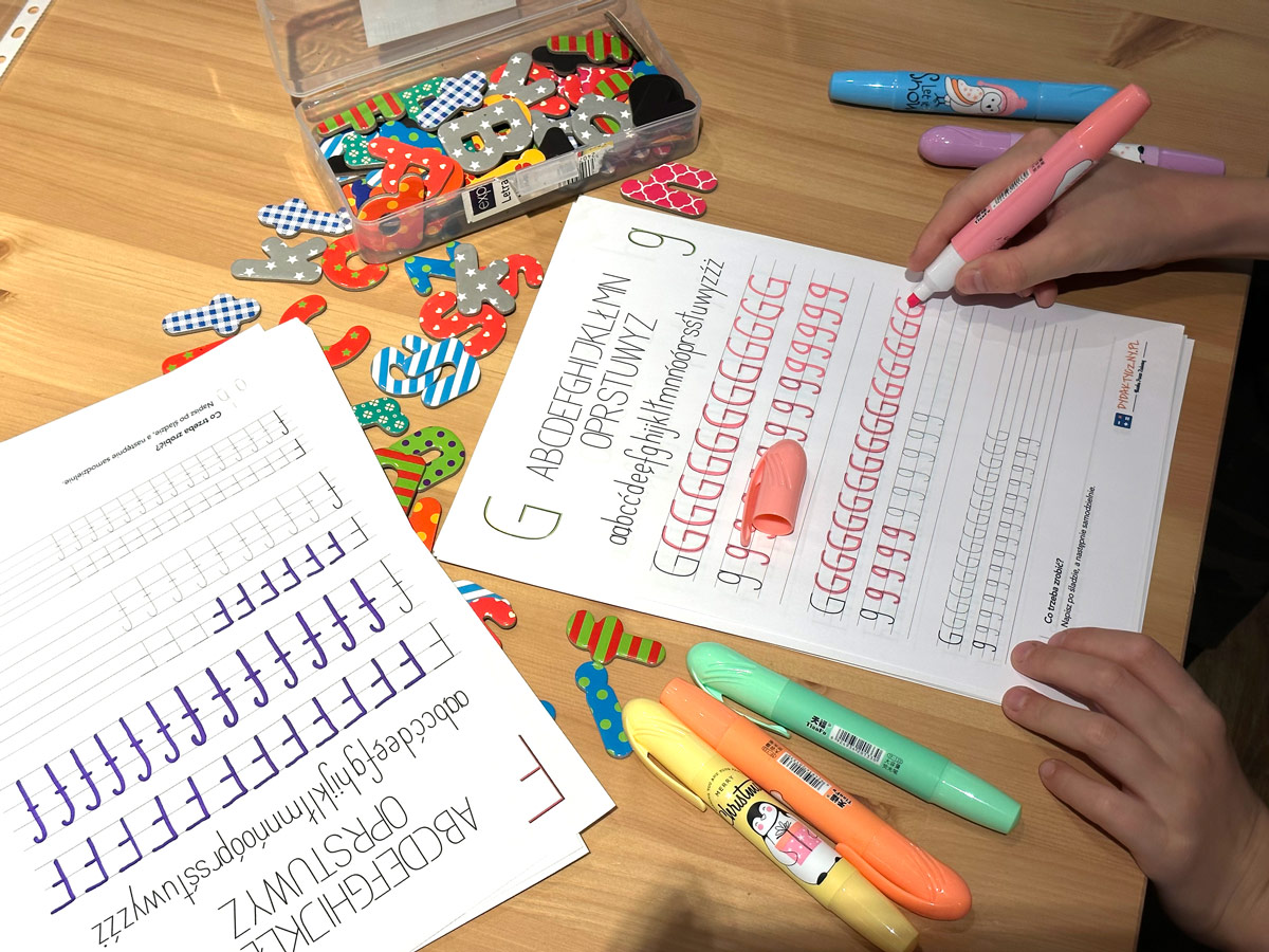 30 Kart Pracy - Kaligrafia - proste pismo bez łączenia ---Kart-Pracy-Kaligrafia