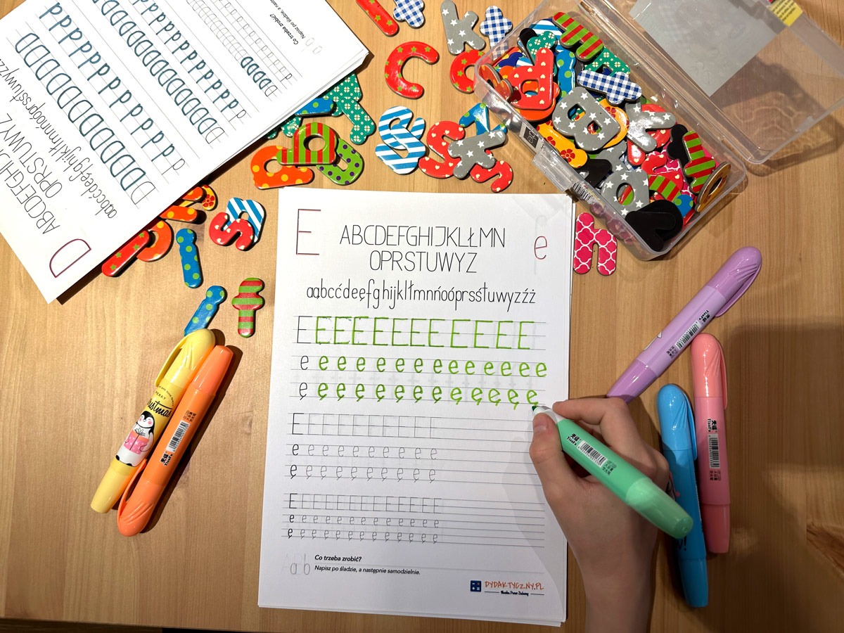 30 Kart Pracy - Kaligrafia - proste pismo bez łączenia ---Kart-Pracy-Kaligrafia