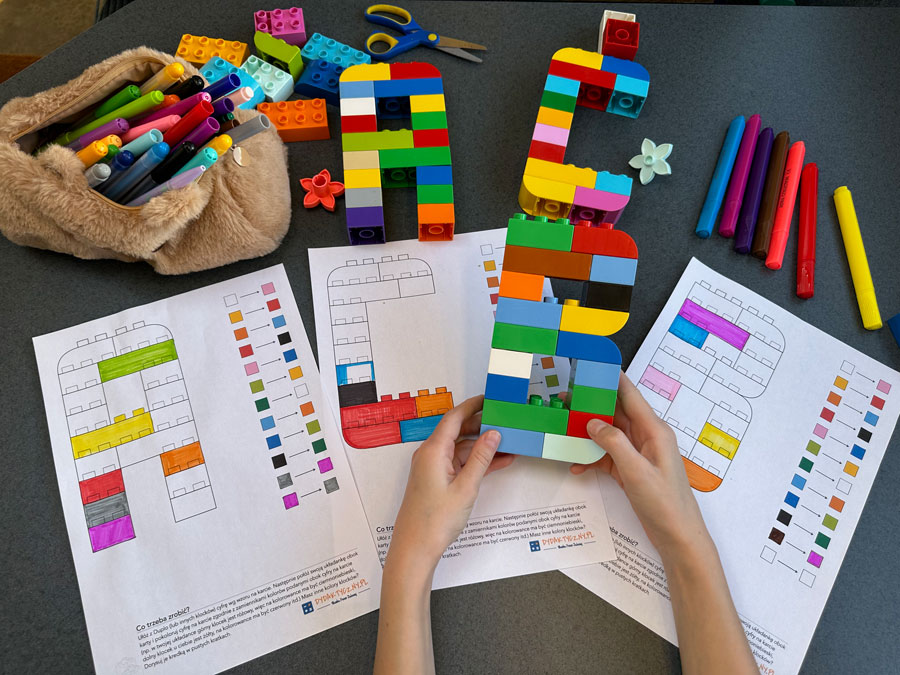 36 Kart Pracy - Alfabet Malucha - Poznajemy litery z klockami - część 1 od A do L Alfabet-ab