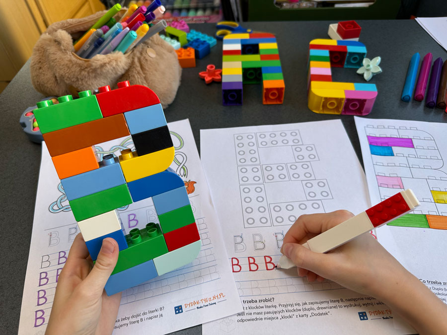 36 Kart Pracy - Alfabet Malucha - Poznajemy litery z klockami - część 1 od A do L Alfabet-ab