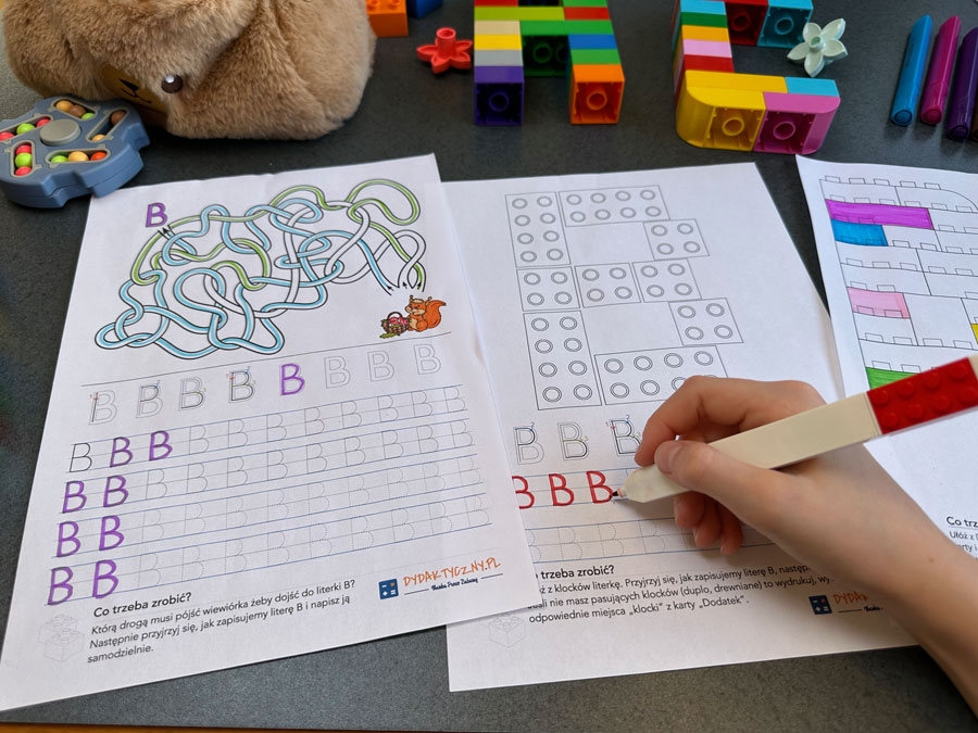 36 Kart Pracy - Alfabet Malucha - Poznajemy litery z klockami - część 1 od A do L Alfabet-ab