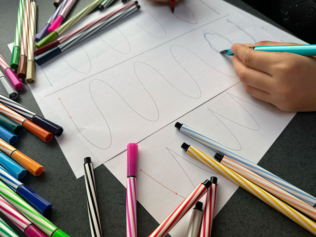 16 Kart Pracy - Rysowanie oburącz dla młodszych - wspomaganie współpracy pomiędzy półkulami mózgu 3