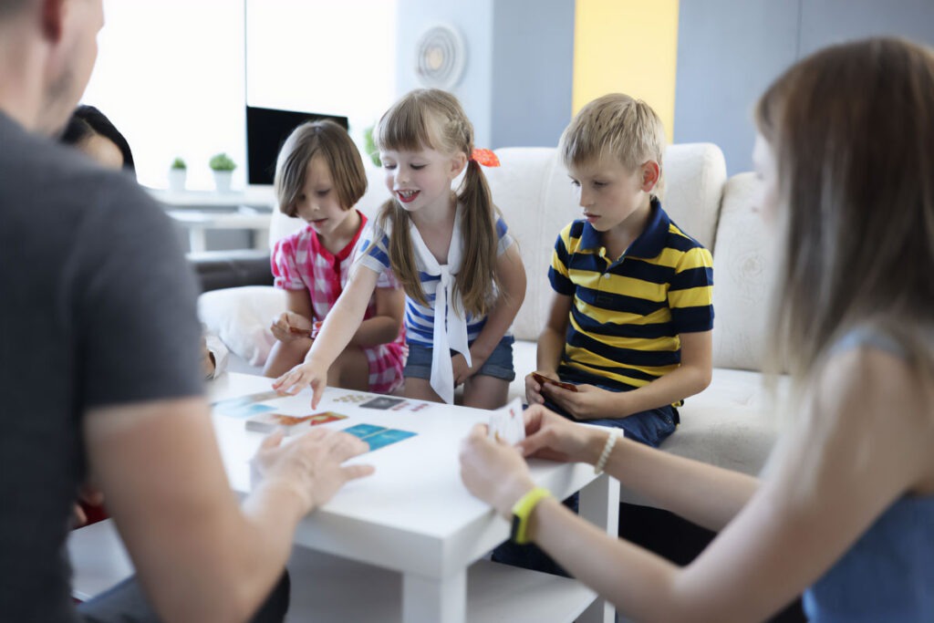 Jak karty pracy wspierają rozwój pamięci wzrokowej u dzieci? dydaktyczny