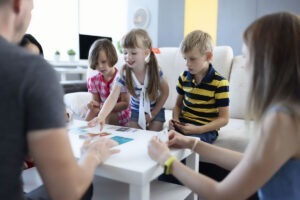 Jak karty pracy wspierają rozwój pamięci wzrokowej u dzieci? dydaktyczny